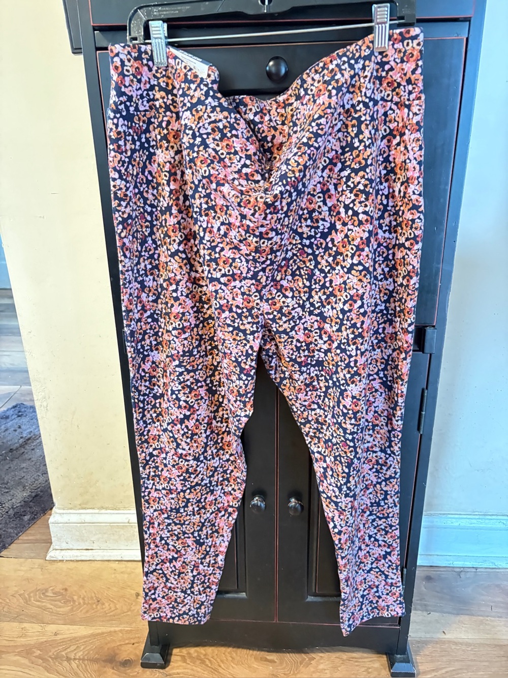 Terra Sky floral pants. Stretch. Leggings. Plus size 3X. NWT